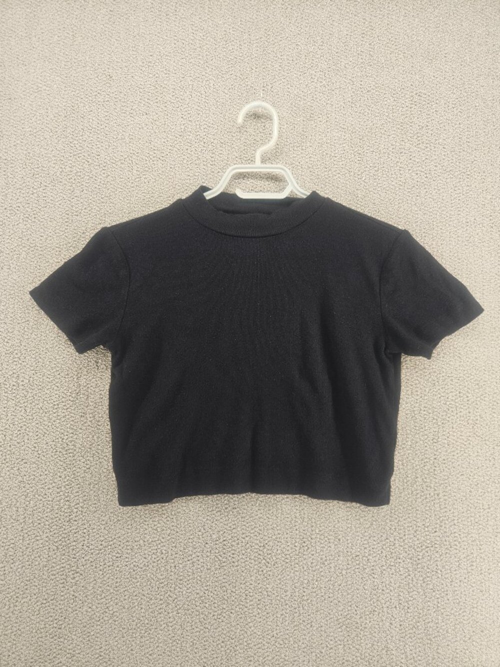 Aritzia Babaton Black Ribbed Knit Mock Neck Short Sleeve Crop Top
